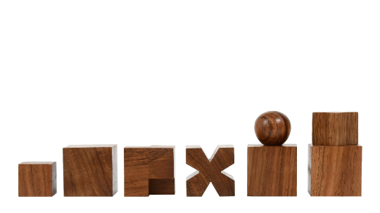 1924 Bauhaus Reproduced Geometrical Abstract Chessmen In Golden Rosewood With Chess Board
