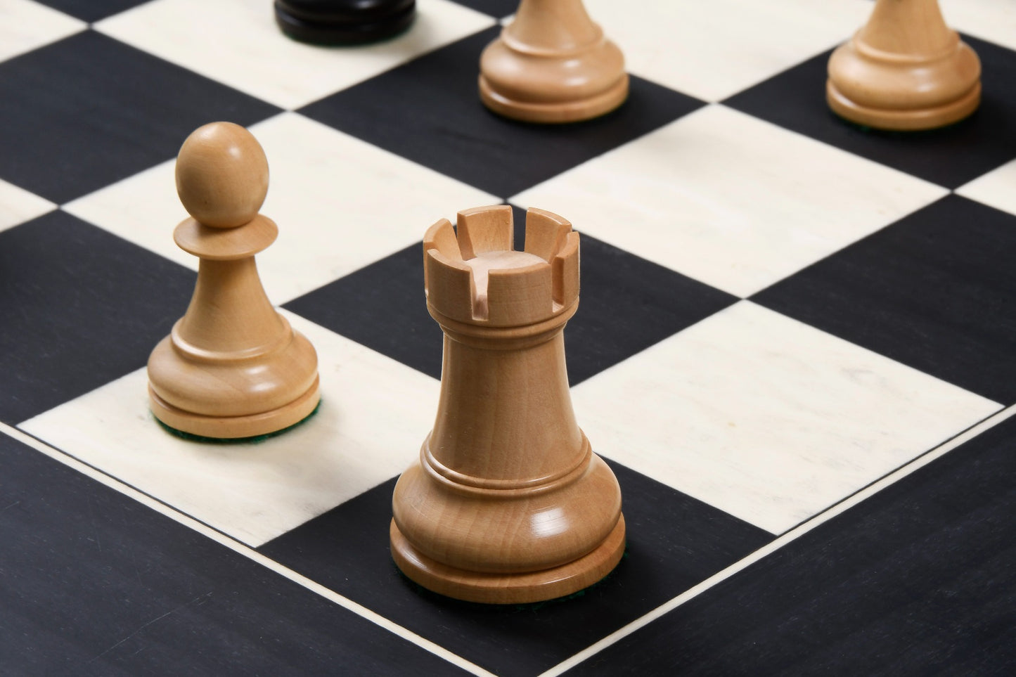 1972 Fischer Spassky Championship Series Chess Pieces Set – Boxwood & Ebonised Boxwood
